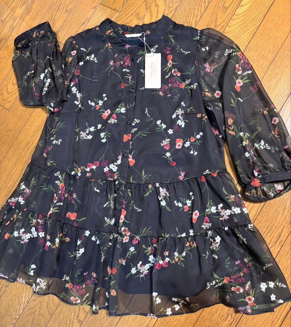 ローズティアラ　黒チュニックブラウス　新品タグ付き　定価25,300円