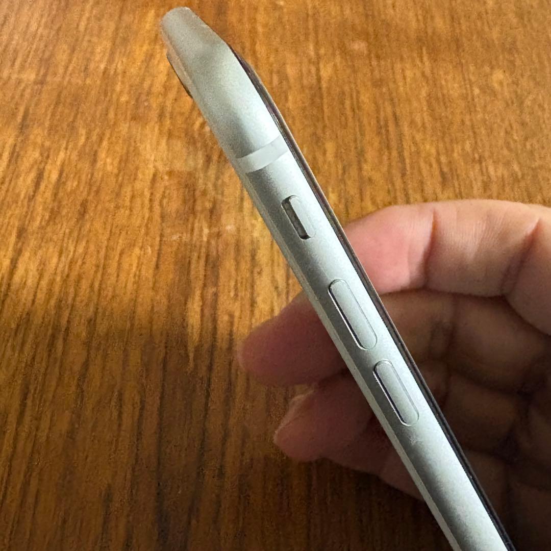 美品 iPhone SE第二世代 64G バッテリー100% 箱加工