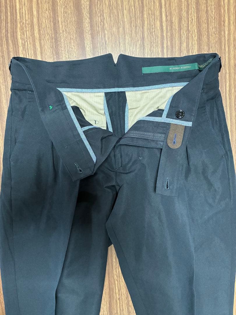 BERWICH SCOTCH 2プリーツ リネンコットン サイドアジャスター