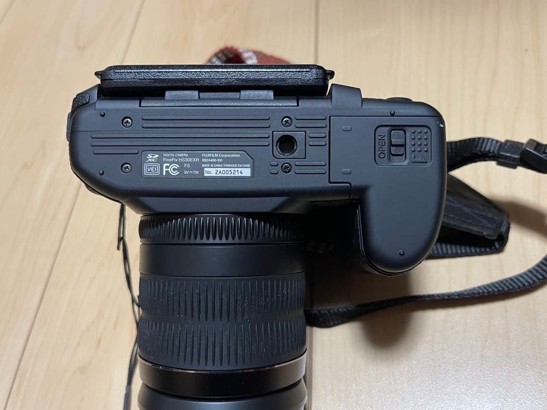 富士フィルム　FinePix HS30 EXR
