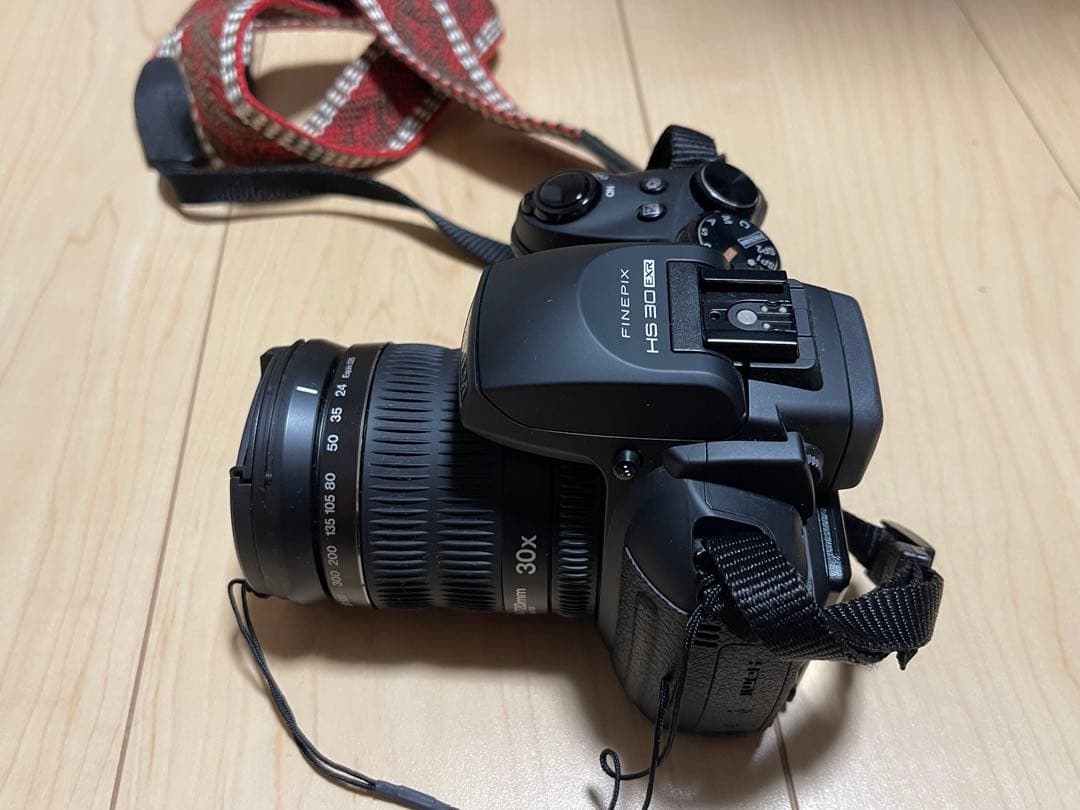 富士フィルム　FinePix HS30 EXR