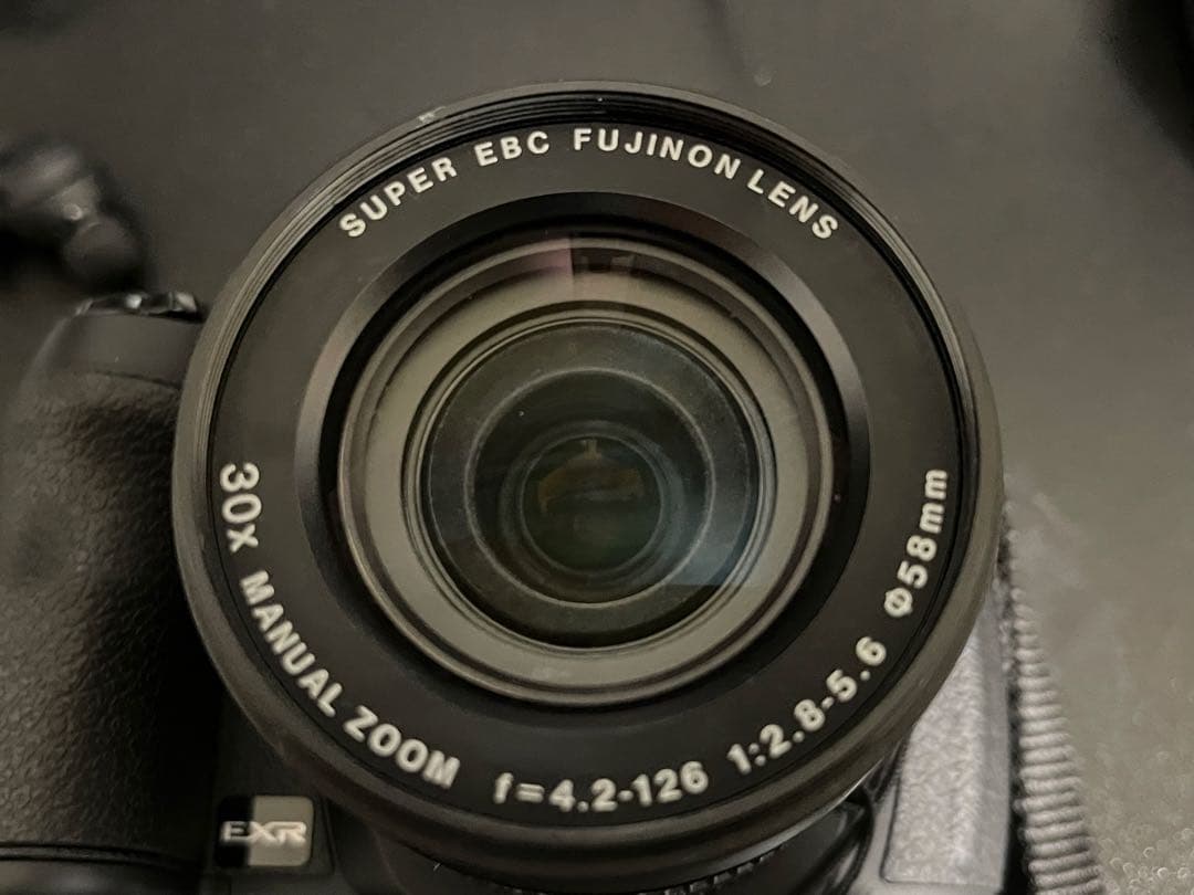 富士フィルム　FinePix HS30 EXR