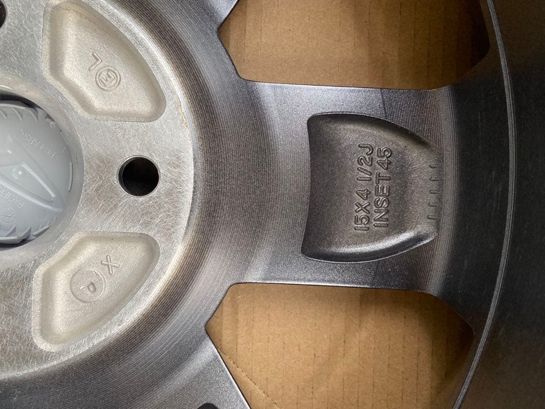 ダイハツ　タフト新車外しダークグレー アルミホ4本セット