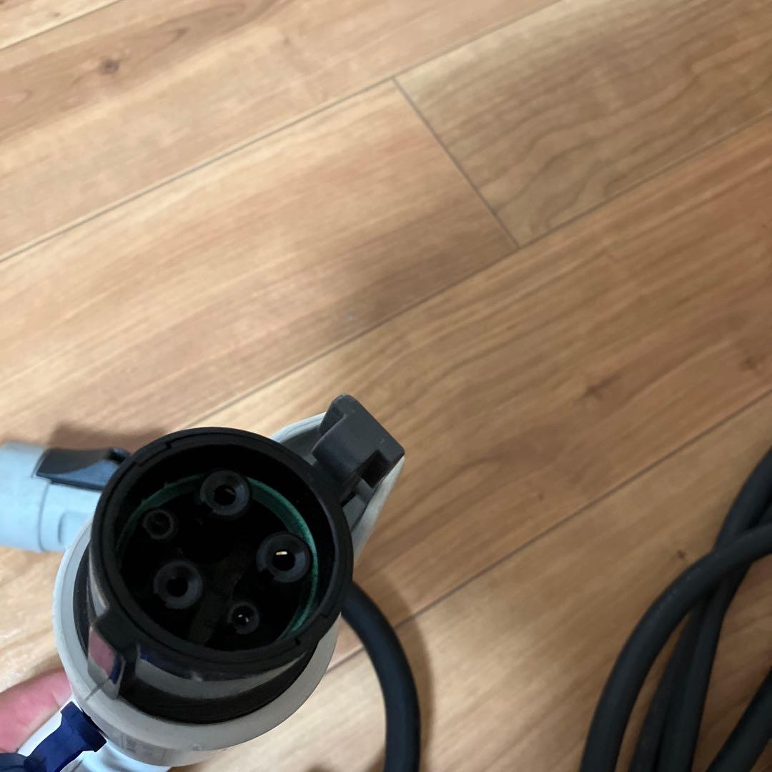 日産　リーフ　EV 充電ケーブル