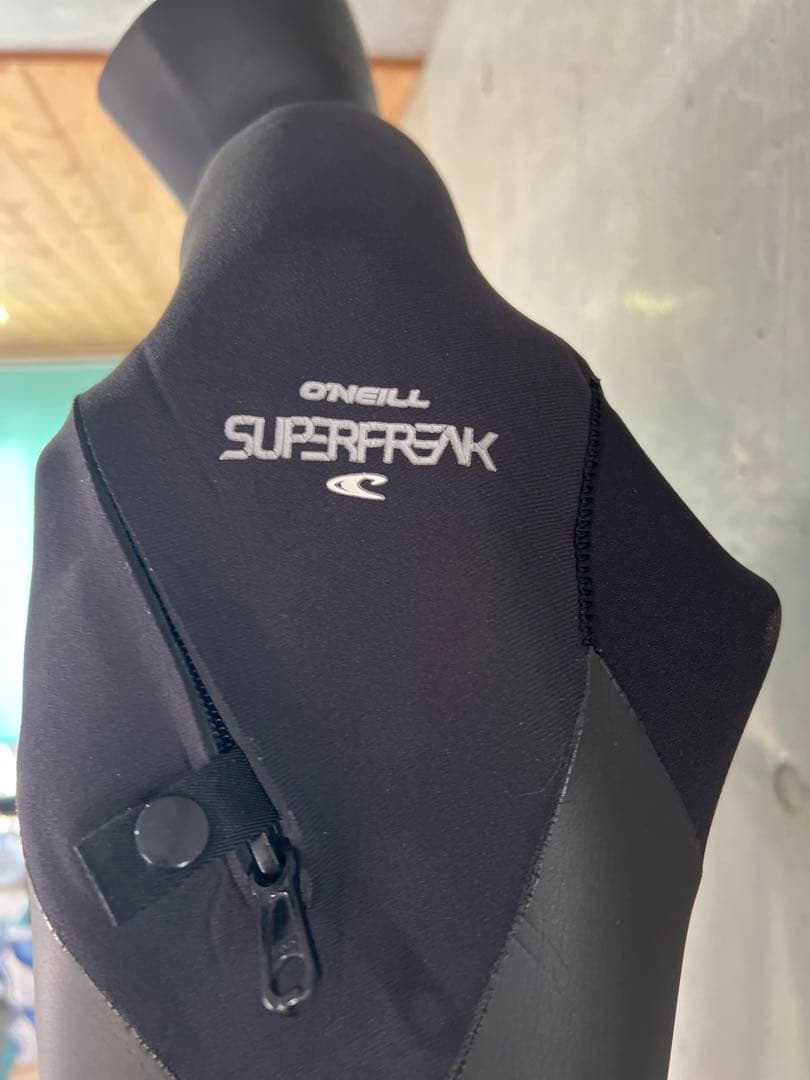 ✨【４R・美品】O’NEILL SUPERFREAK 5×3 セミドライ LB✨