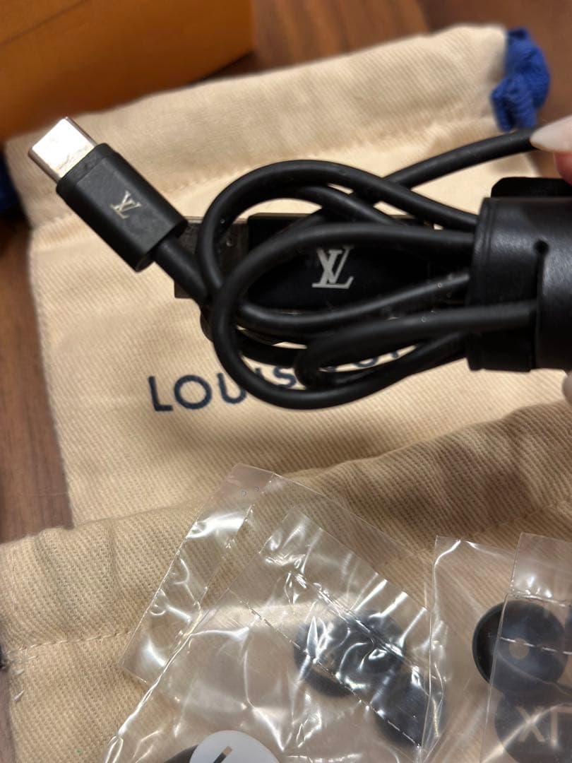 LOUIS VUITTON ワイヤレスイヤフォン 片耳欠品