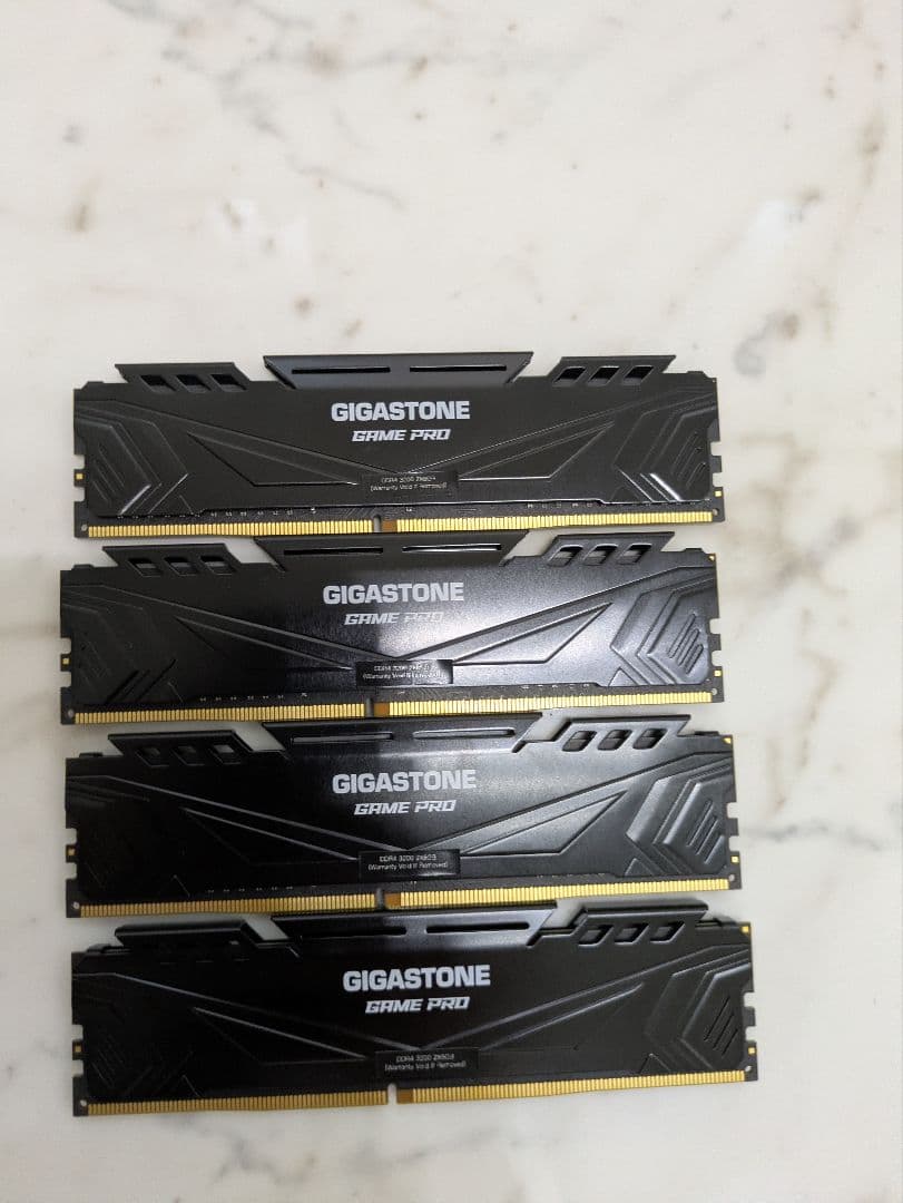 GIGASTONE GAME PRO DDR4 32GB 3200Mhz メモリ