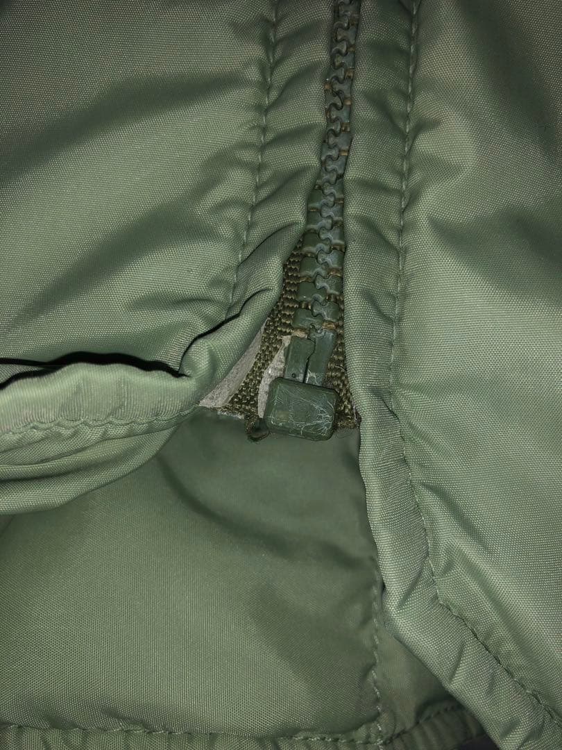 K　Eddie Bauer ダウンベスト オリーブグリーン