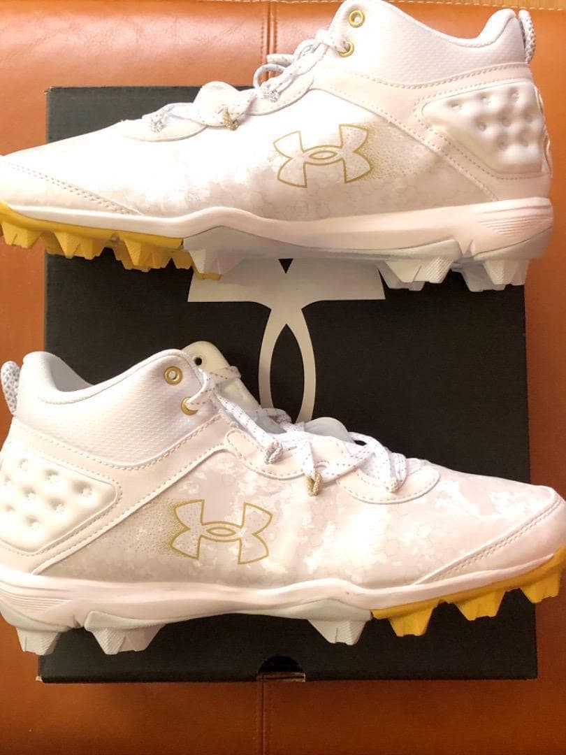 新品2025年USA国内限定アンダーアーマー野球ハーパー8MidRm26.5cm