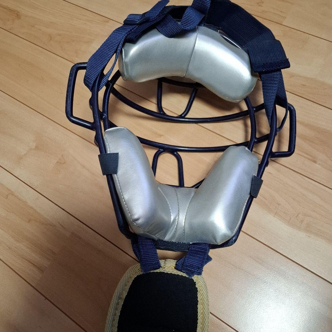 ZETT一般軟式キャッチャー防具セット・収納袋が付属します。