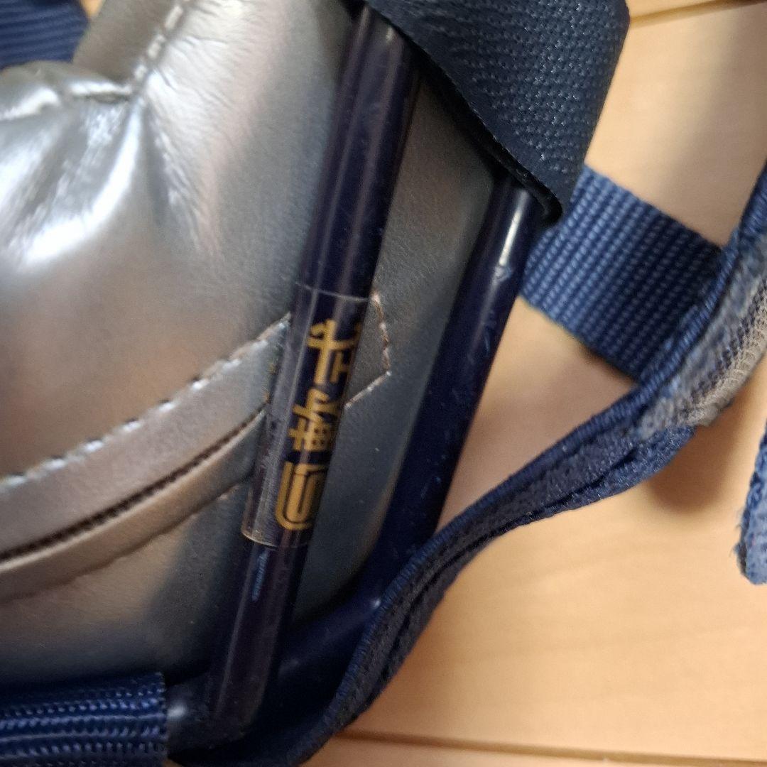 ZETT一般軟式キャッチャー防具セット・収納袋が付属します。