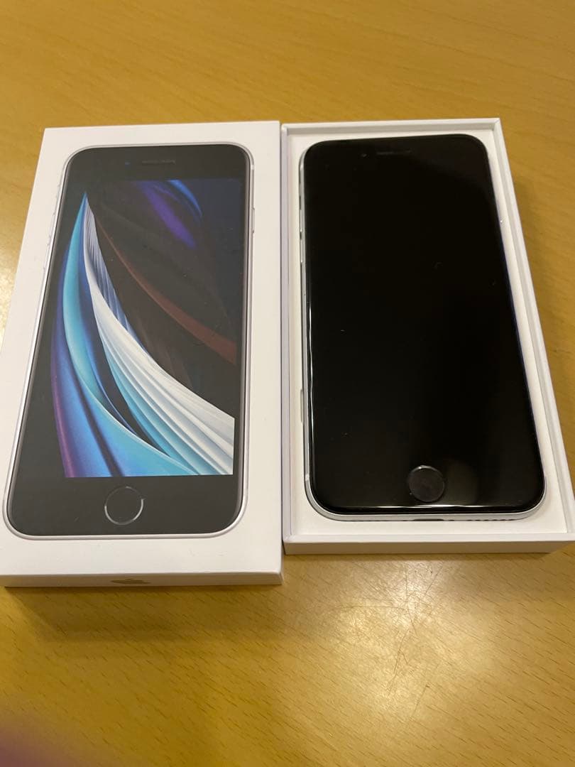 Apple iPhone SE 第3世代　ホワイト 64GB SIMフリー