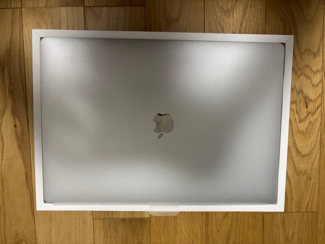 Apple MacBook Pro 16インチ シルバー