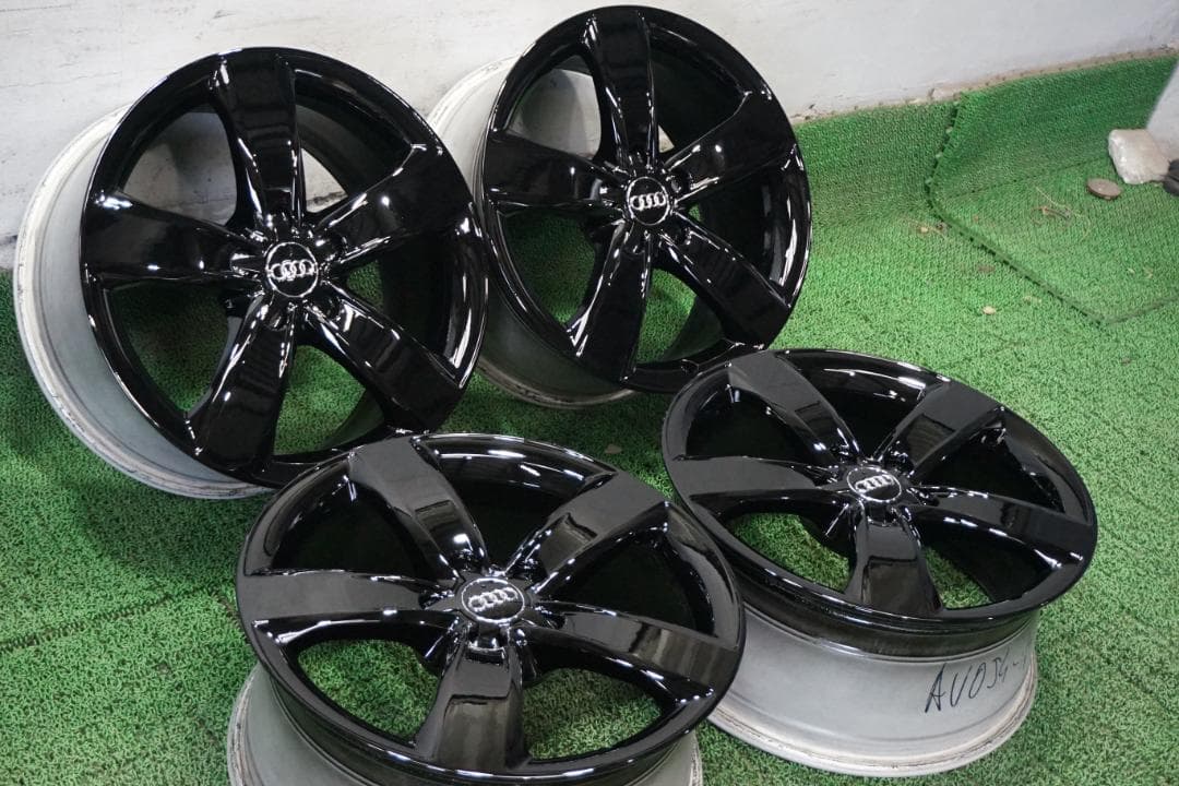 アウディ純正　カスタムブラックエディション A1 A4 A5 A6 Q5
