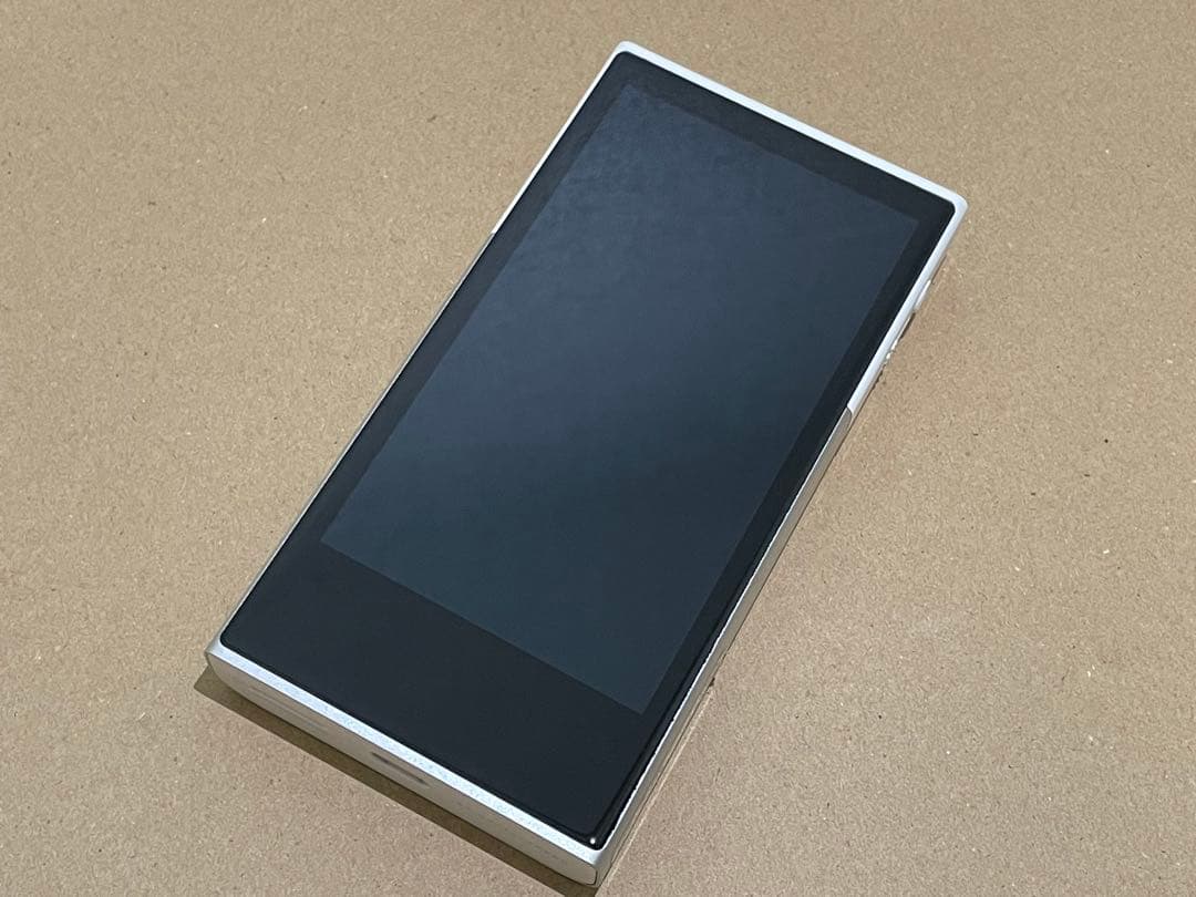 ポータブルプレーヤー ACTIVO P1 IRV-ACTIVO-P1 Whisper White