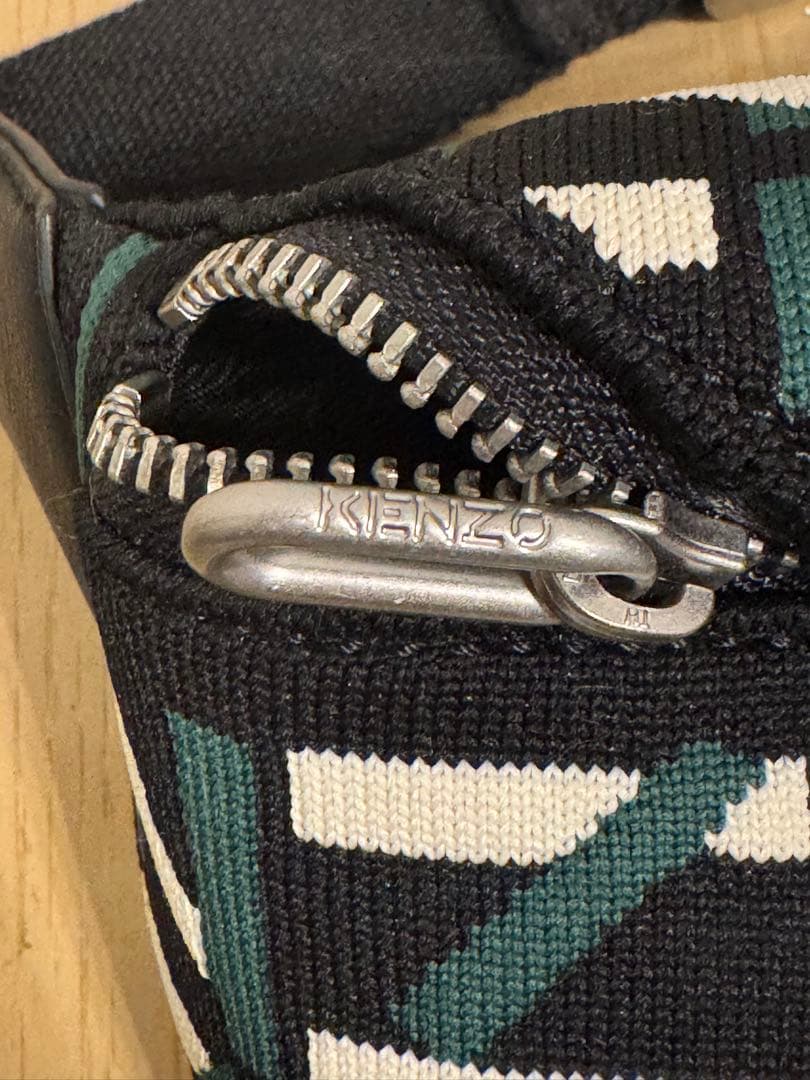 【美品】KENZO ボディバック 黒×緑×白