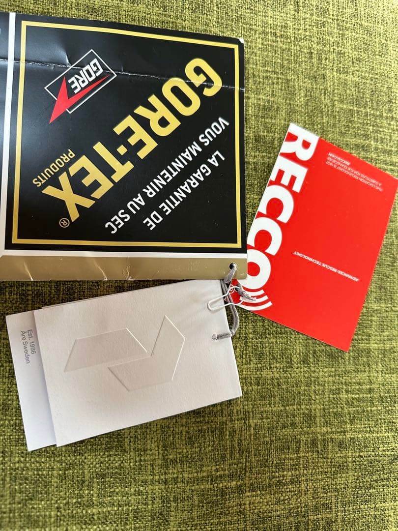 ピークパフォーマンス　バンパー　ゴアテックスプロ