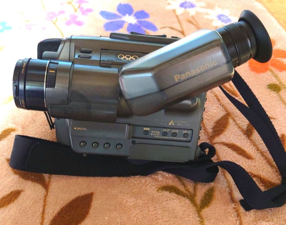 Panasonic S-VHS-C ビデオカメラNV-S9本体 （ジャンク）