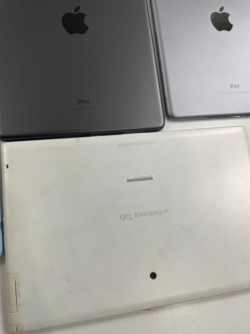 スマートフォン・タブレットセット 充実のアクセサリー付き 現状品