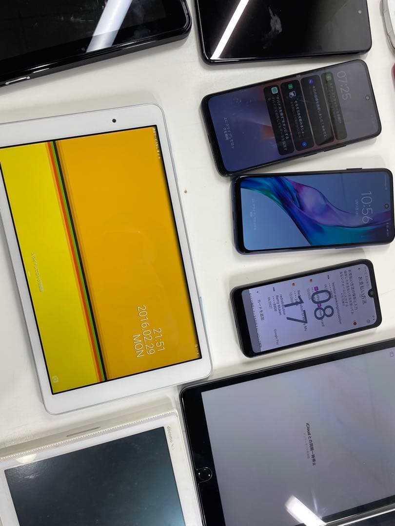 スマートフォン・タブレットセット 充実のアクセサリー付き 現状品