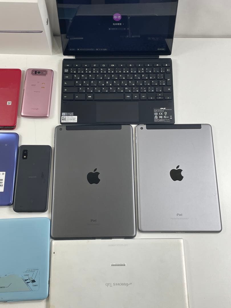 スマートフォン・タブレットセット 充実のアクセサリー付き 現状品