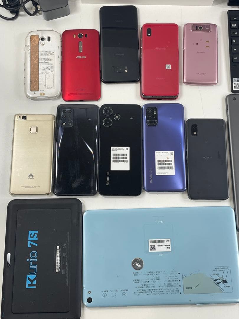 スマートフォン・タブレットセット 充実のアクセサリー付き 現状品