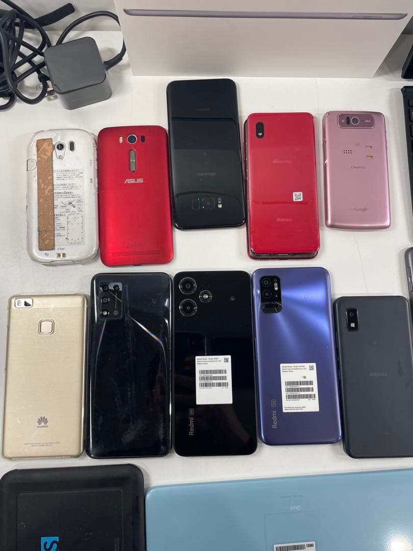 スマートフォン・タブレットセット 充実のアクセサリー付き 現状品