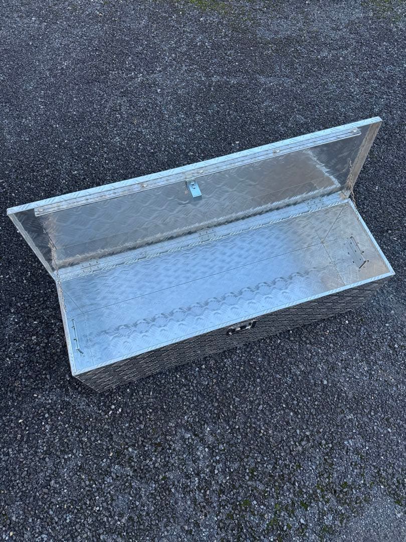 工具箱　鍵付きアルミツールボックス　軽トラ　ダブルキャブ専用　荷台箱