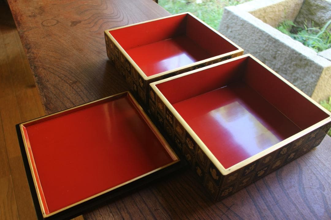 デッドストック！内朱金縁黒漆に極上宝尽蒔絵の映える二段重（検輪島塗重箱お重