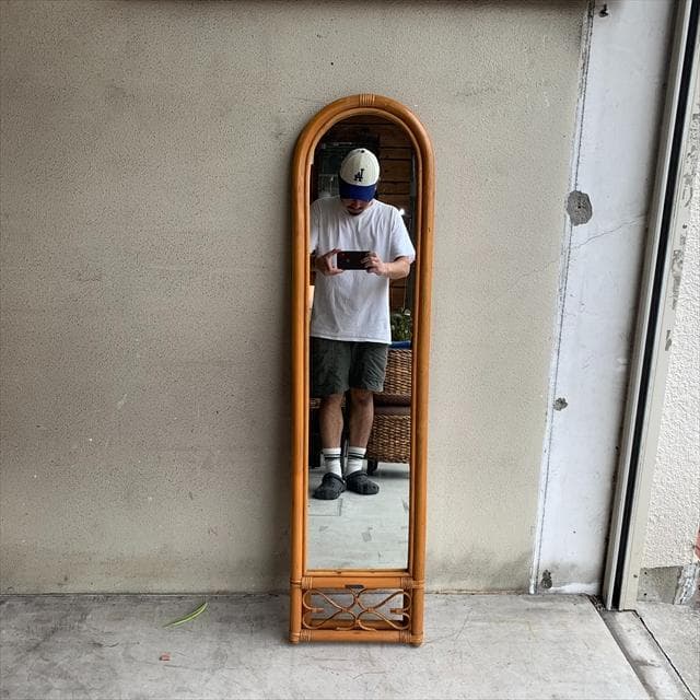 ヴィンテージのラタンスタンドミラー