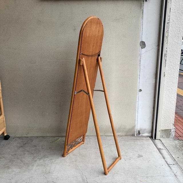 ヴィンテージのラタンスタンドミラー