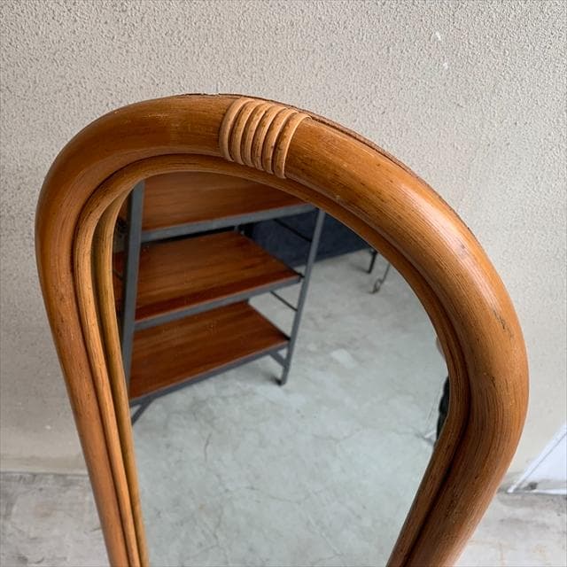 ヴィンテージのラタンスタンドミラー