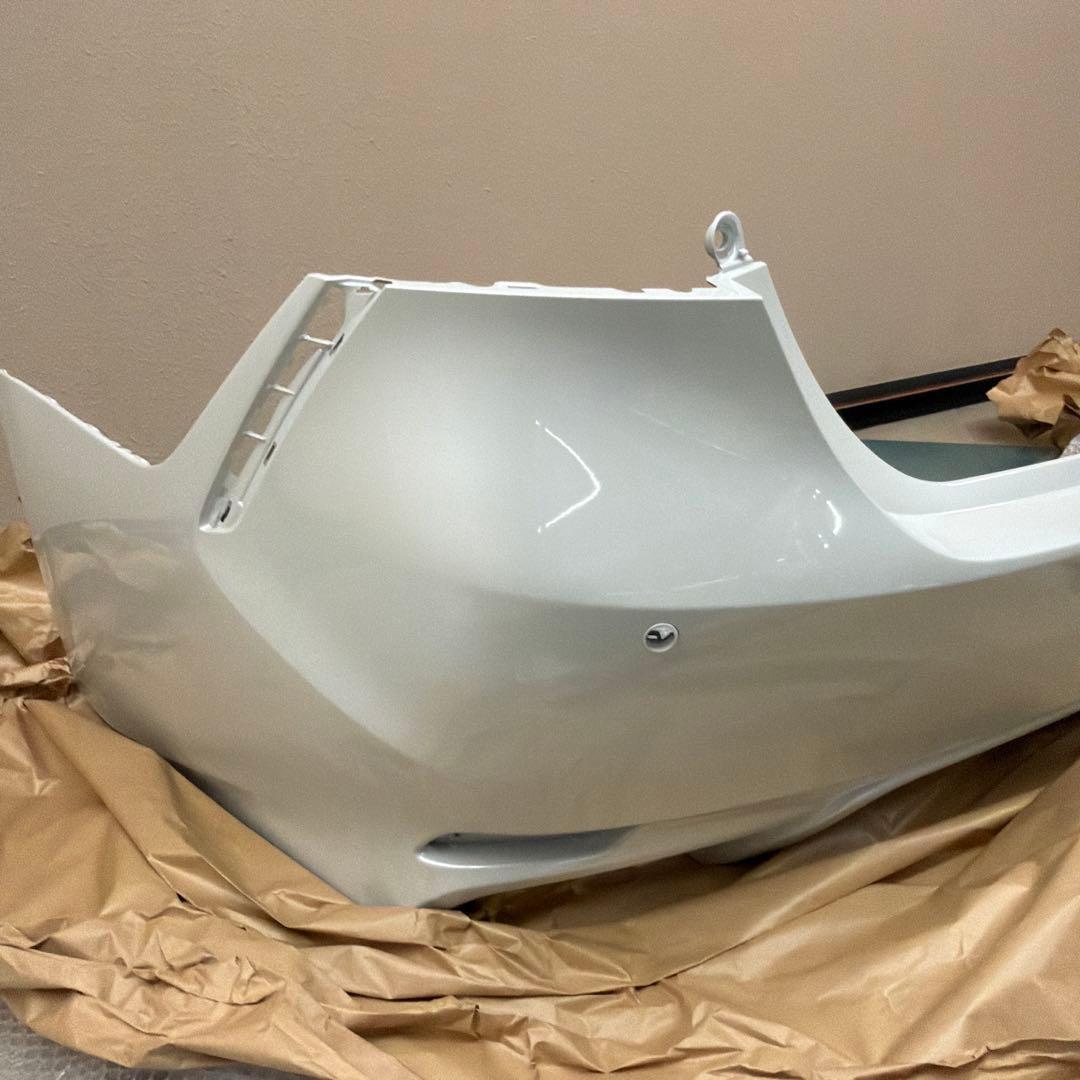 カムリWS後期 プラチナホワイトパールマイカ リアバンパー