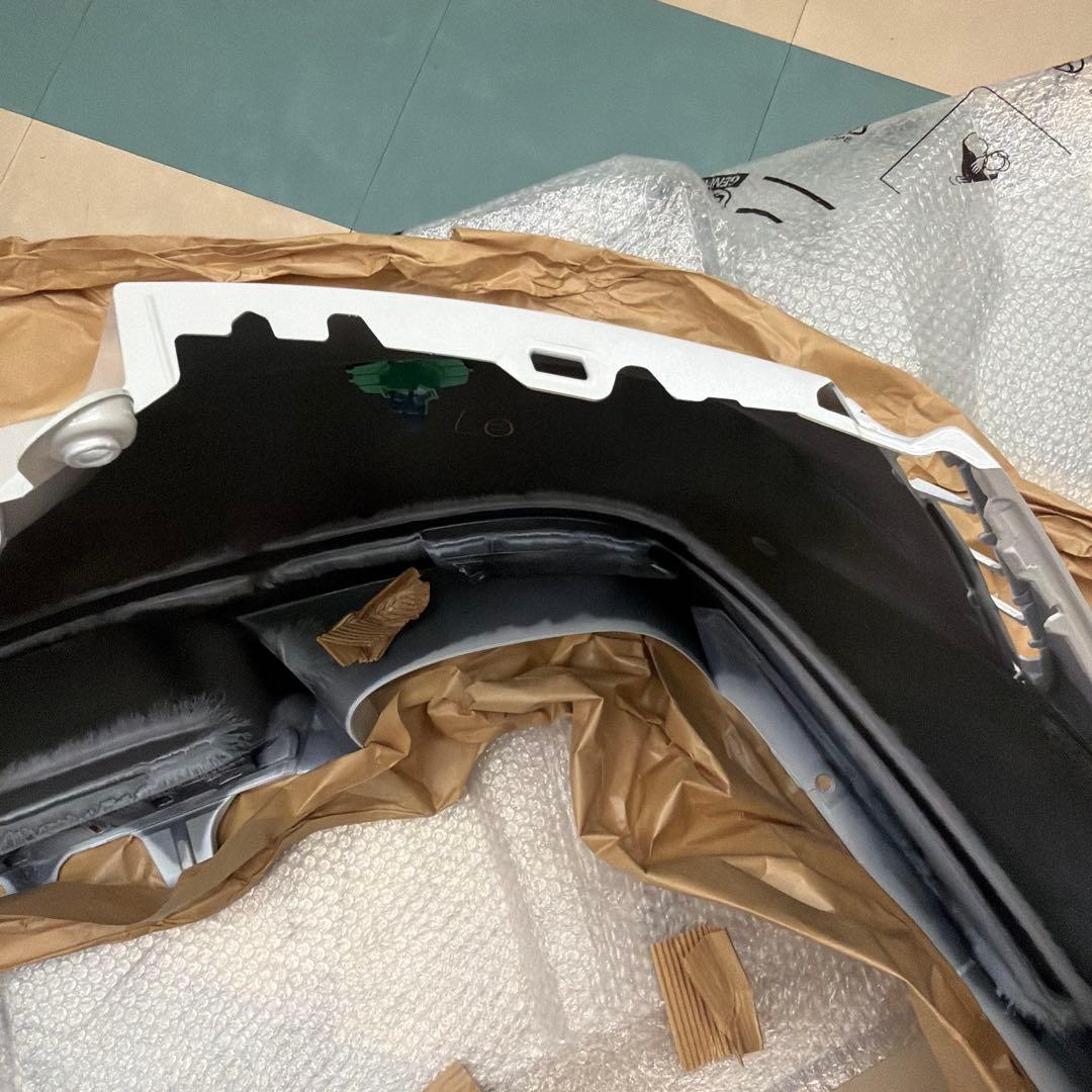 カムリWS後期 プラチナホワイトパールマイカ リアバンパー