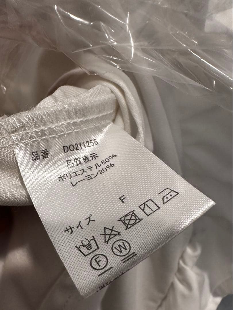 メゾンドドルチェ　ホワイト フリル付き 長袖シャツ