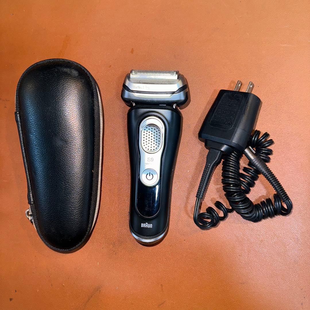 ブラウン　メンズ電気シェーバー　4枚刃　シリーズ9 wet&dry C-05 ✨