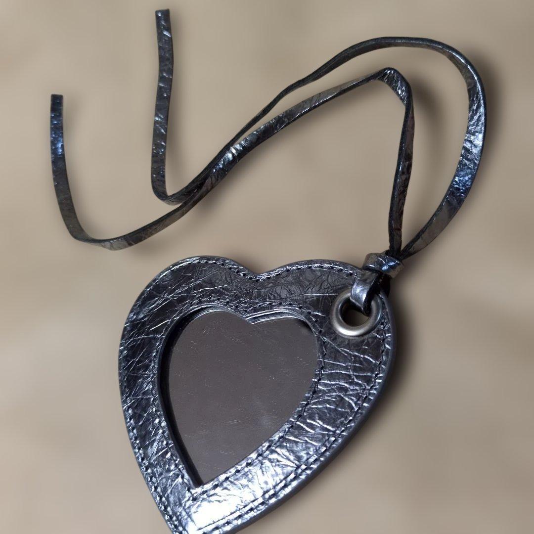 y*u様 BALENCIAGA ハート型レザーチャーム バッグチャーム
