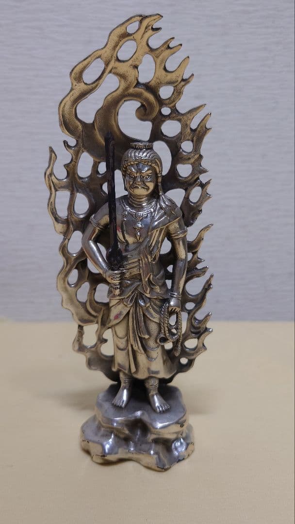 銀製　不動明王像　秀雲銘　279g