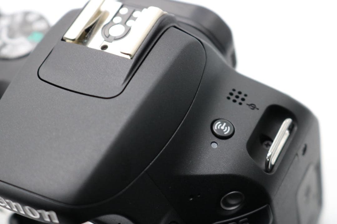 ボディ新品級 【Canon EOS Kiss X9 ダブルレンズセット】