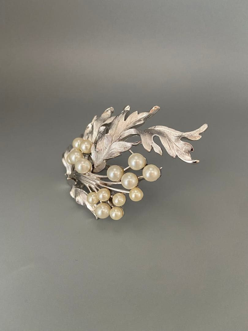 lotuscloud 2542⭐️TRIFARI トリファリヴィンテージブローチ