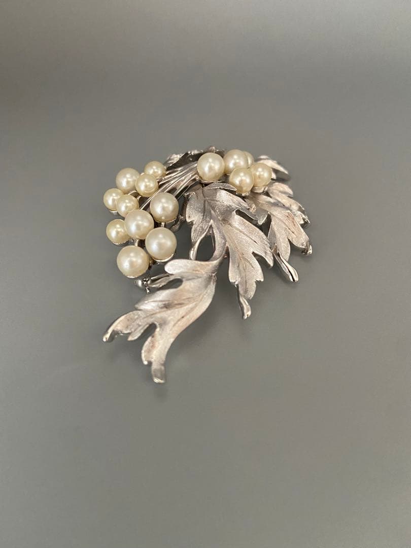 lotuscloud 2542⭐️TRIFARI トリファリヴィンテージブローチ