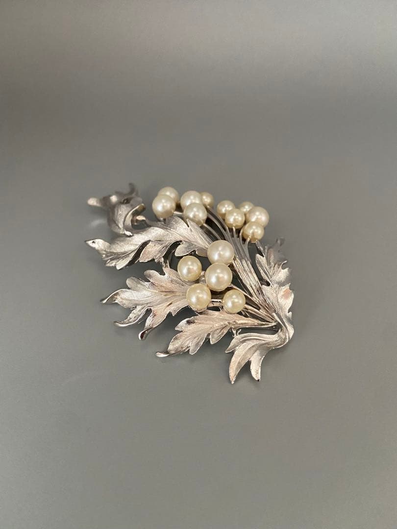 lotuscloud 2542⭐️TRIFARI トリファリヴィンテージブローチ