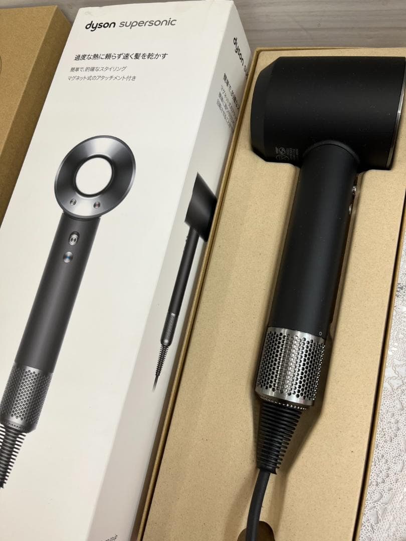 ★極美品★ダイソン　ヘアドライヤー　HD08