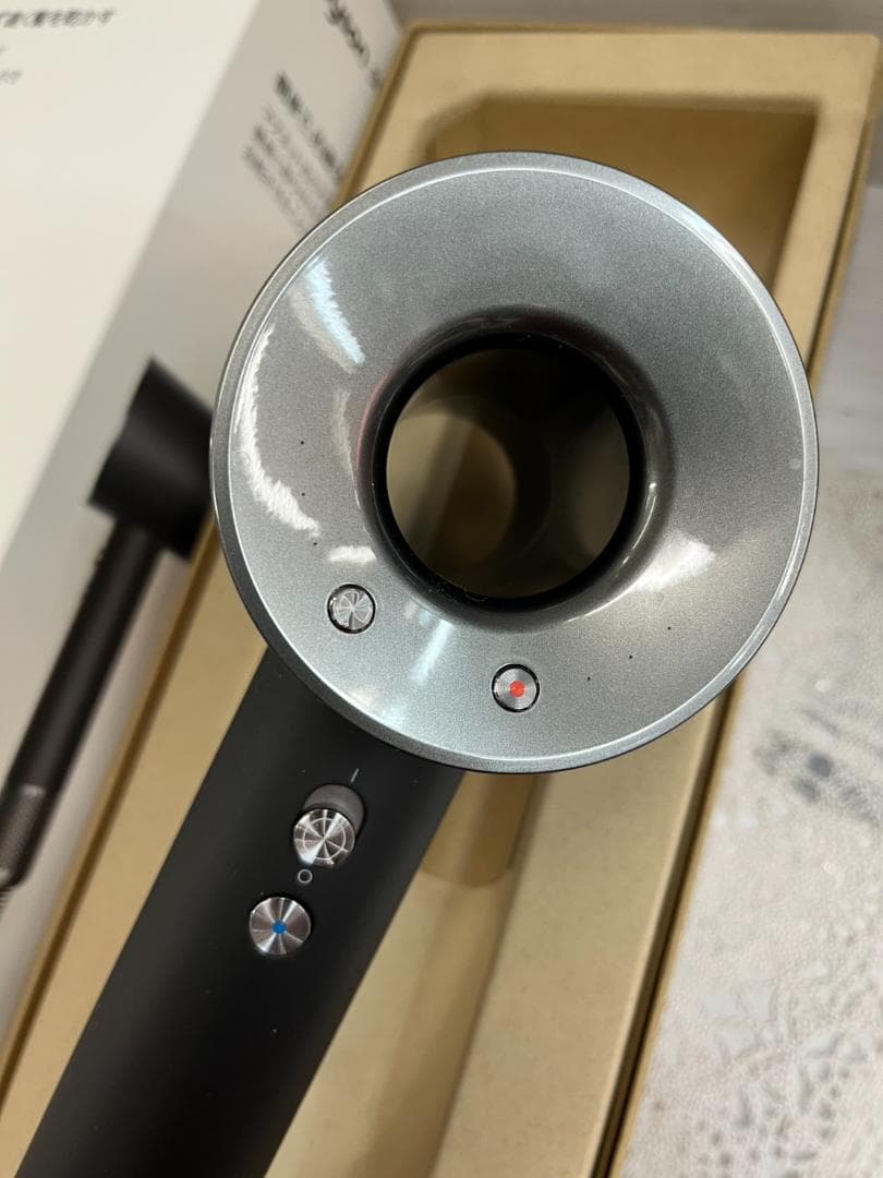 ★極美品★ダイソン　ヘアドライヤー　HD08