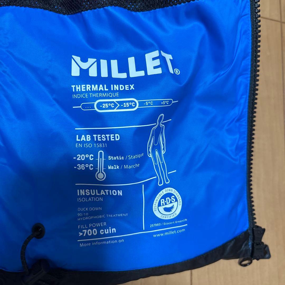 カメット ダウン フーディ