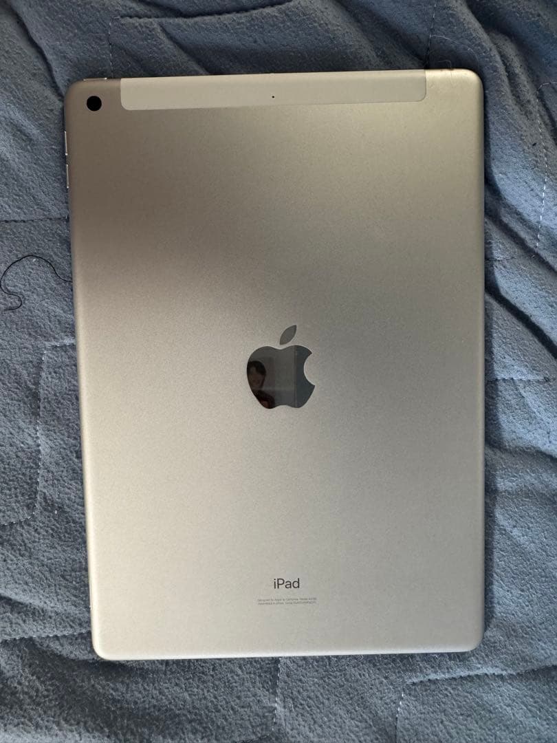 よ*1様 iPad (第7世代) シルバー 32GB Wi-Fi + Cellu