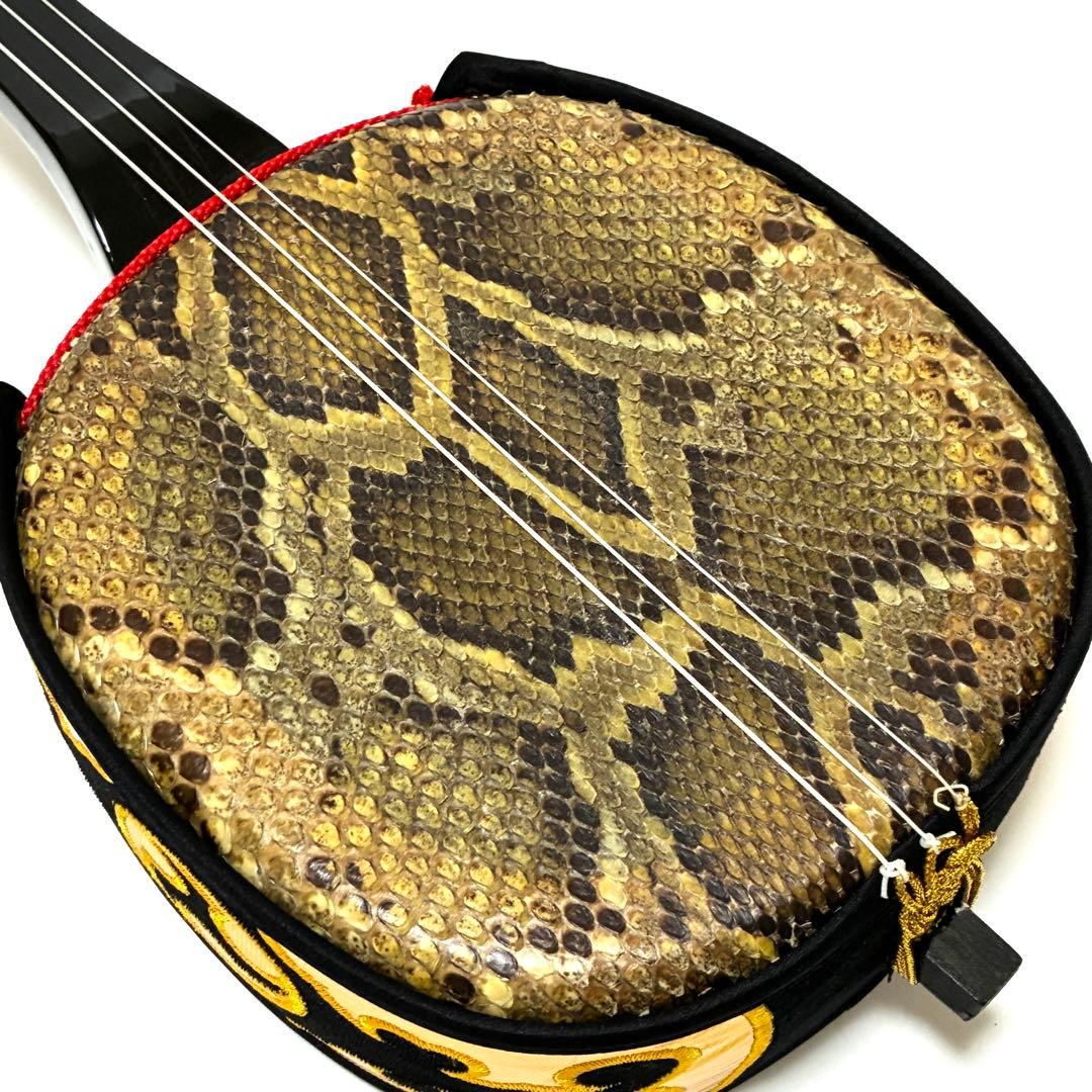 沖縄三味線 蛇皮 本革 黒 爪 ハードケース付き