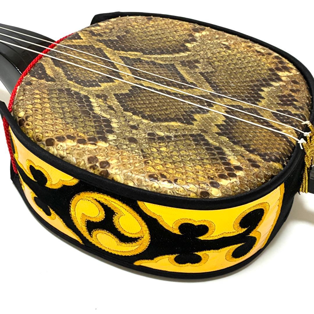 沖縄三味線 蛇皮 本革 黒 爪 ハードケース付き