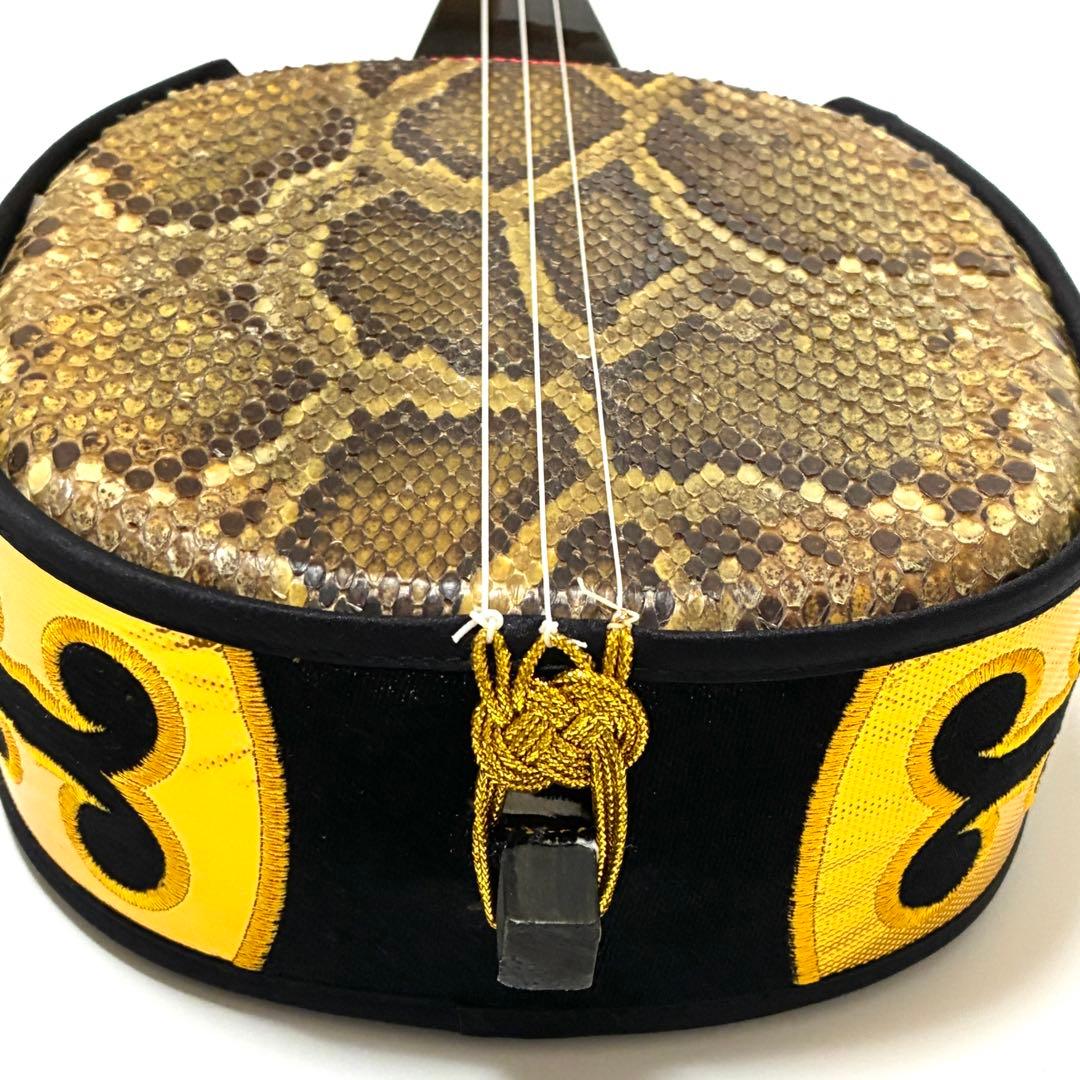 沖縄三味線 蛇皮 本革 黒 爪 ハードケース付き