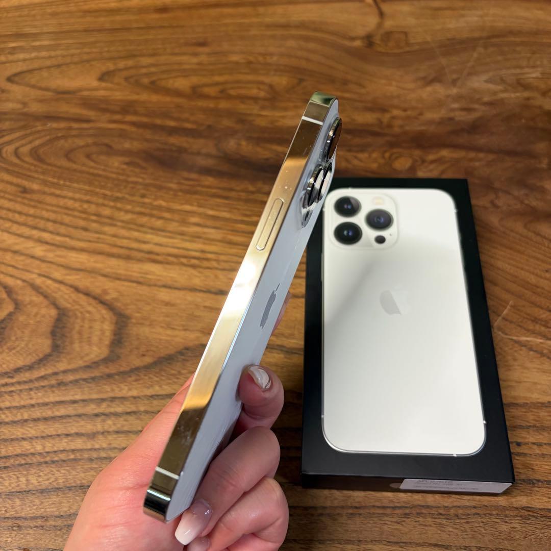 iPhone 13 Pro シルバー 本体(背面傷あり、広角カメラ使用不可)